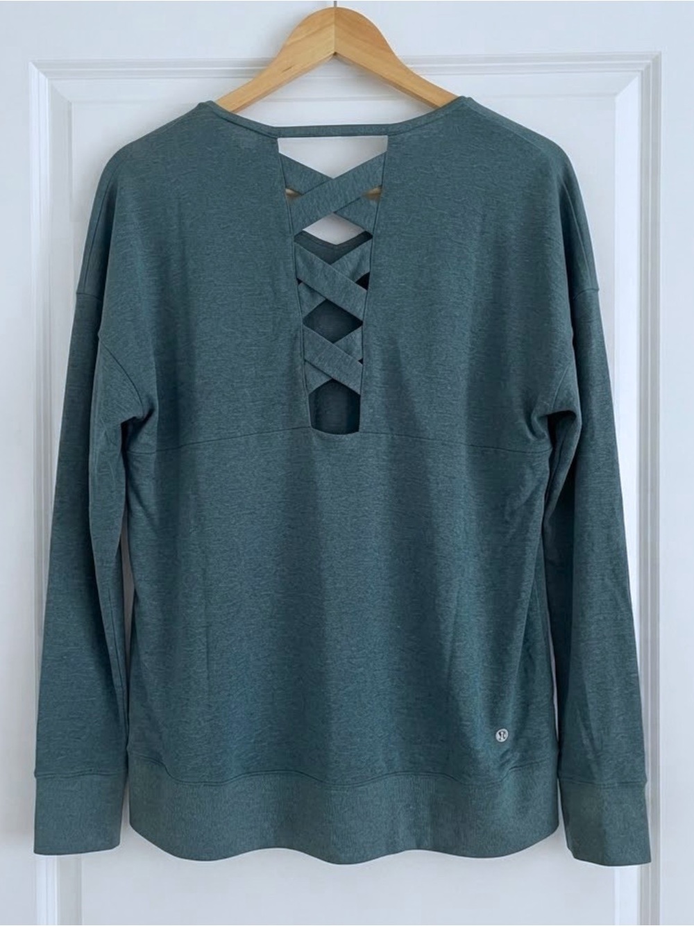 Sweatshirt • Like New
Women’s Crisscross Back Lightweight Sweatshirt - Picture 2 of 3